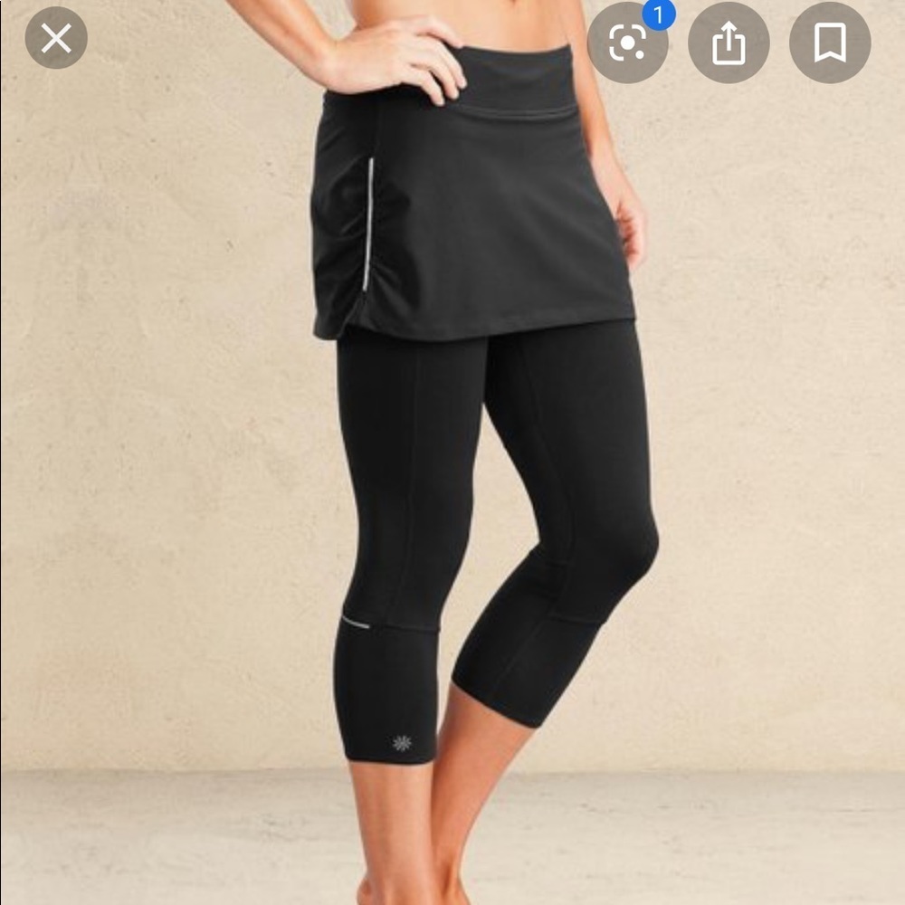 Athleta black contender 2 in 1 Capri